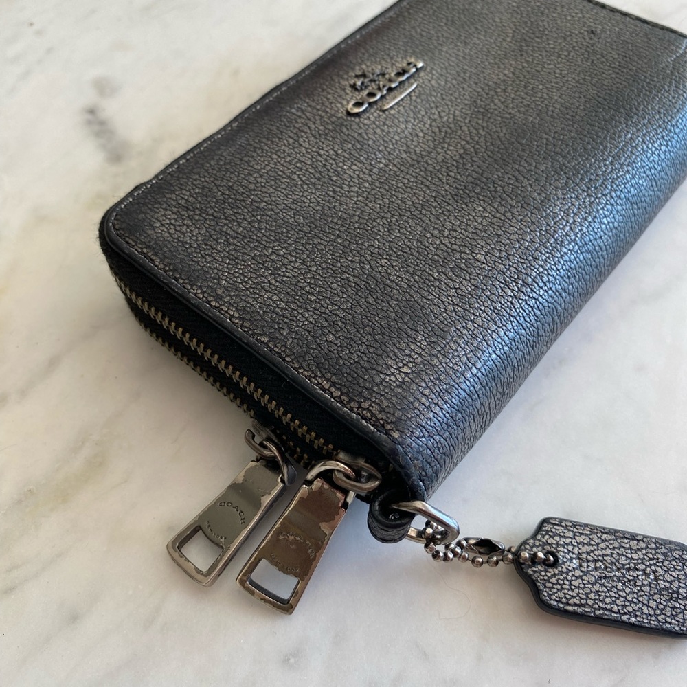 Authentic Coach wallet - Picture 2 of 8